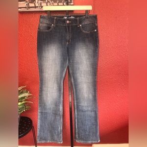 Wrangler. Size 11/34. Light blue denim.